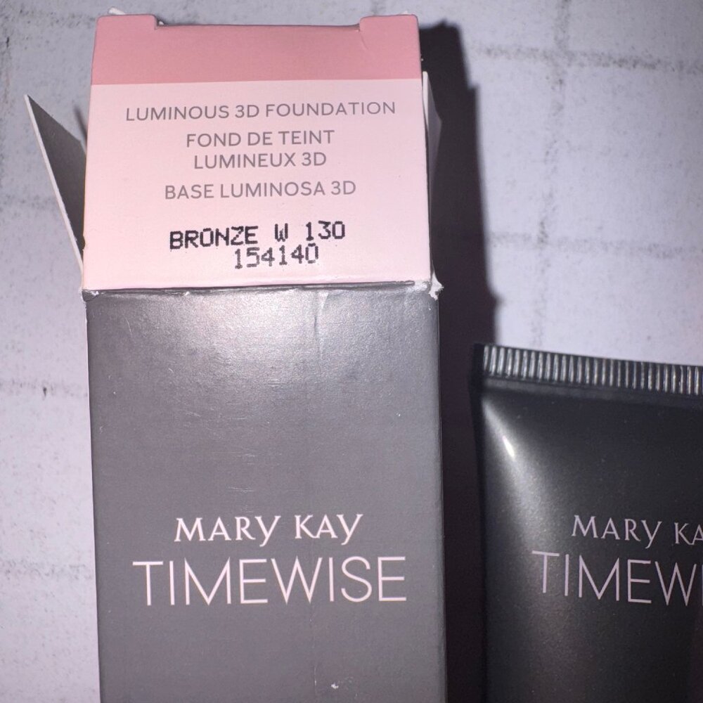 Mary Kay TimeWise® Luminous 3D Foundation 1 fl. oz. Bronze W 130